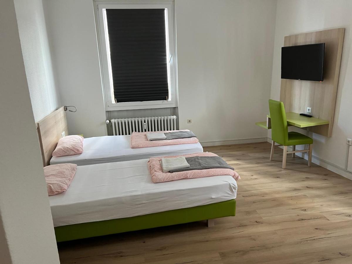 Waffel Cafe Hostel Monteurwohnung Ferienwohnung Kassel Buitenkant foto